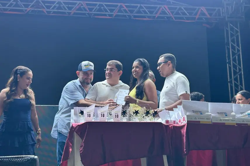 Cocal de Telha celebra 30 anos com premiações e tradicional corte do bolo