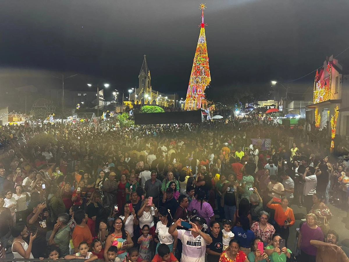 Com show de Elba Ramalho, Luzilândia abre 'Natal Luz 2025' e movimenta economia