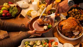 Consumo exagerado de comidas e bebidas no fim de ano trazem danos à saúde (Foto: Reprodução)