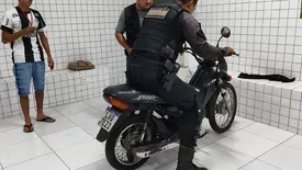 Criança de 11 anos é conduzida após ser flagrada pilotando motocicleta em Parnaíba (Foto: Folha do Delta/Conecta Piauí)