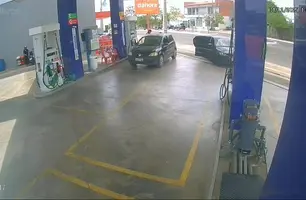 Criminosos armados assaltam posto de combustíveis na zona Norte de Teresina (Foto: Reprodução)