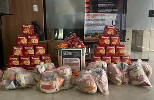 CS Grãos do Piauí doa cestas básicas e panetones para instituição em Uruçuí-PI (Foto: Reprodução)