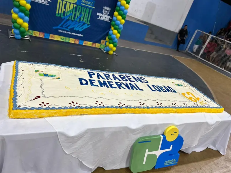 Demerval Lobão celebra 62 anos com bolo, shows e participação popular