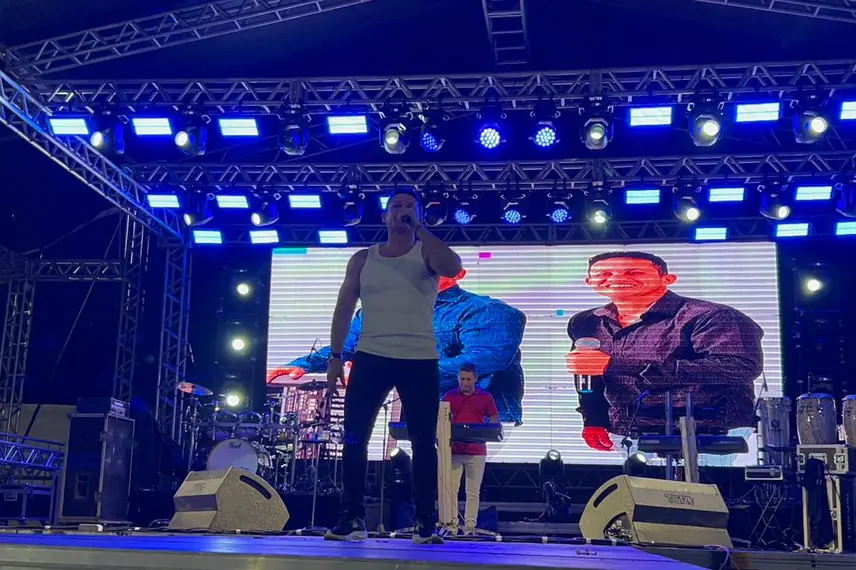 Demerval Lobão celebra 62 anos com bolo, shows e participação popular