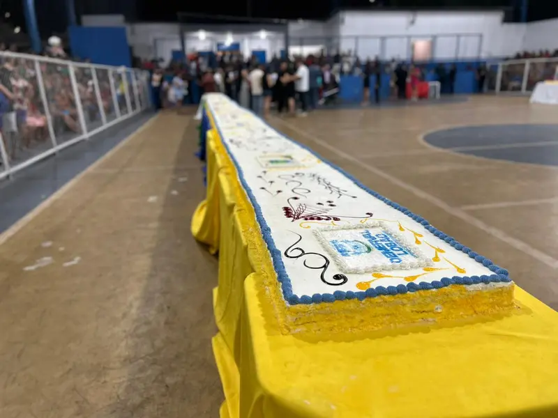 Demerval Lobão celebra 62 anos com bolo, shows e participação popular