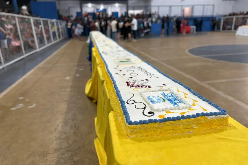 Demerval Lobão celebra 62 anos com bolo, shows e participação popular