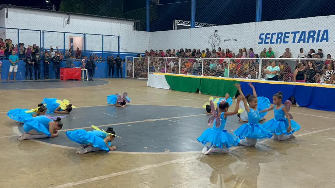 Demerval Lobão celebra 62 anos com bolo, shows e participação popular