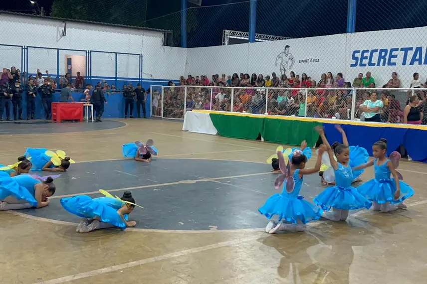 Demerval Lobão celebra 62 anos com bolo, shows e participação popular