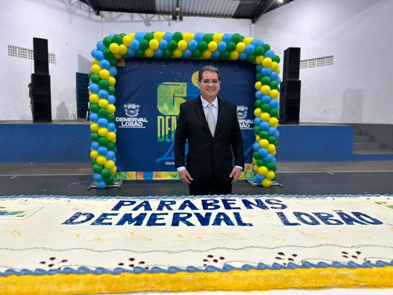 Demerval Lobão celebra 62 anos com bolo, shows e participação popular