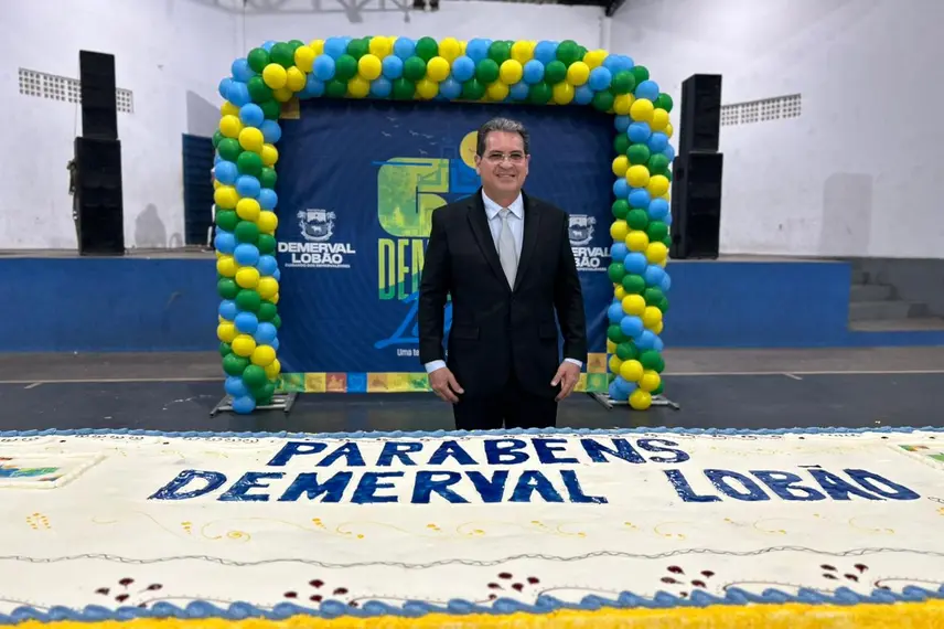 Demerval Lobão celebra 62 anos com bolo, shows e participação popular
