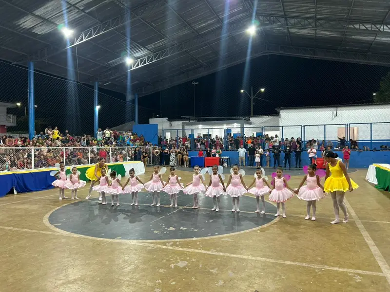 Demerval Lobão celebra 62 anos com bolo, shows e participação popular