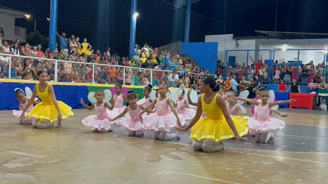 Demerval Lobão celebra 62 anos com bolo, shows e participação popular