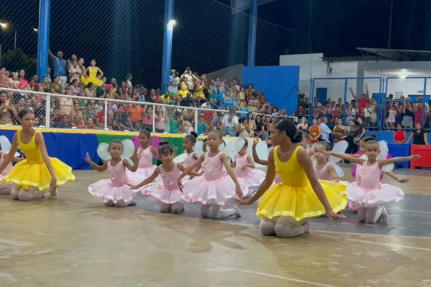 Demerval Lobão celebra 62 anos com bolo, shows e participação popular