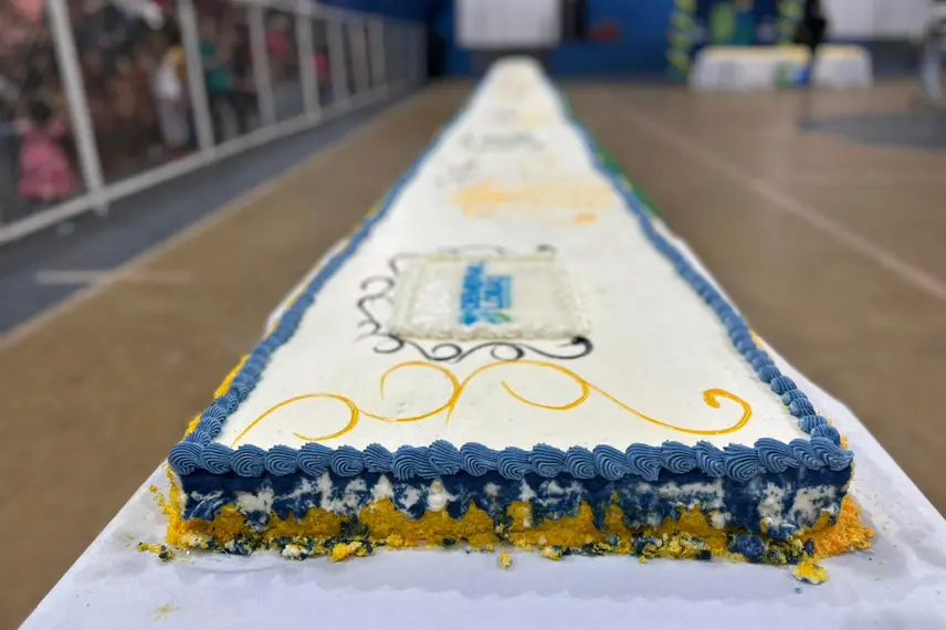 Demerval Lobão celebra 62 anos com bolo, shows e participação popular