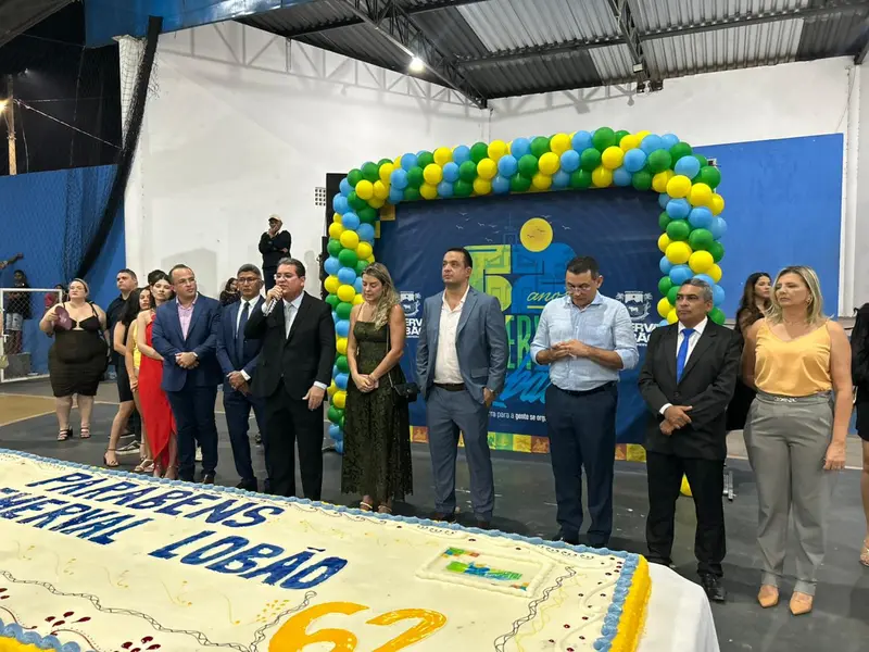 Demerval Lobão celebra 62 anos com bolo, shows e participação popular