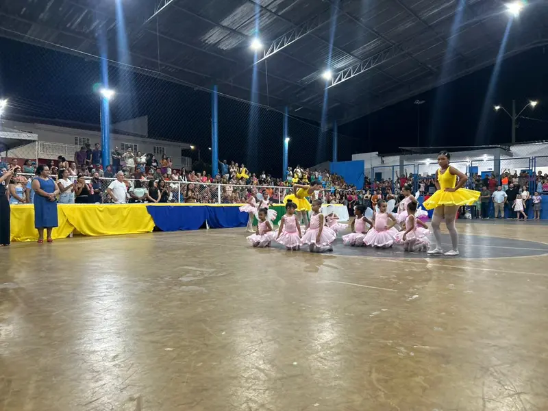 Demerval Lobão celebra 62 anos com bolo, shows e participação popular