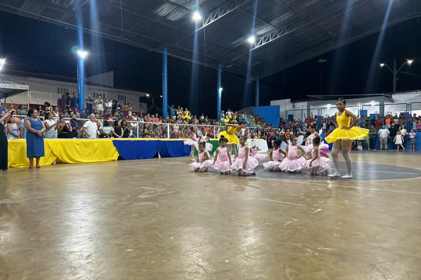 Demerval Lobão celebra 62 anos com bolo, shows e participação popular