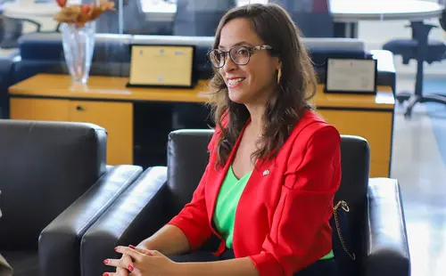 Diplomata Julieta Grande