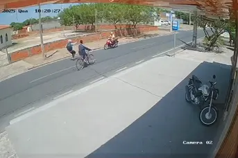 Dupla de criminosos rouba moto no bairro Parque Brasil, zona Norte de Teresina