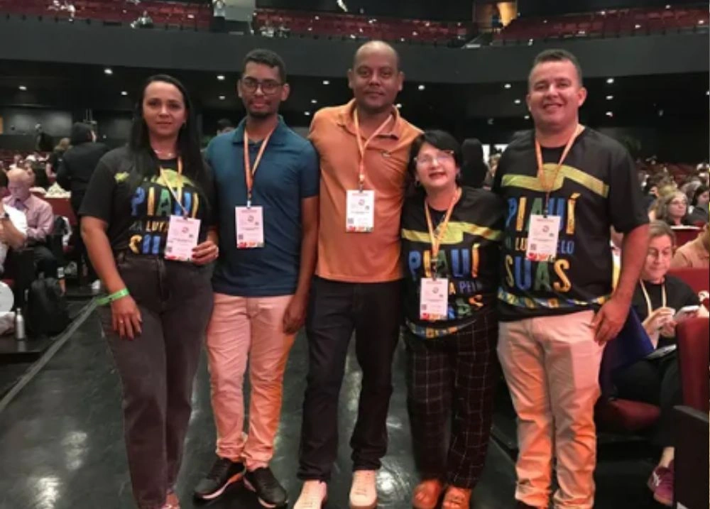 Equipe da Assistência Social de Água Branca participa de conferência em Brasília