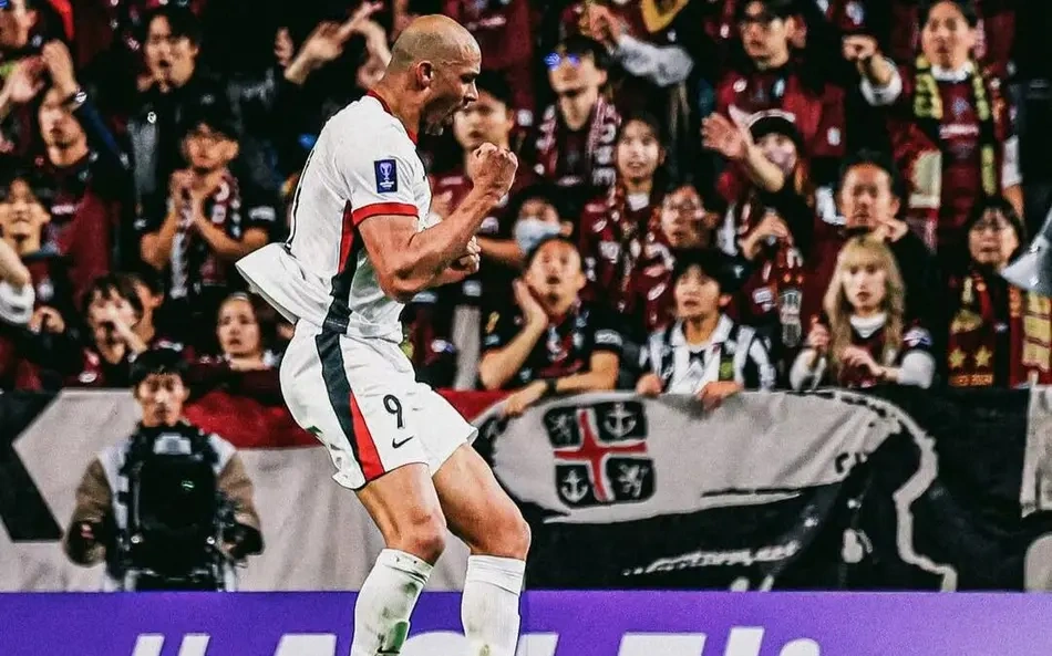 Felipe Silva comemora gol pelo Chengdu Rongcheng, da China