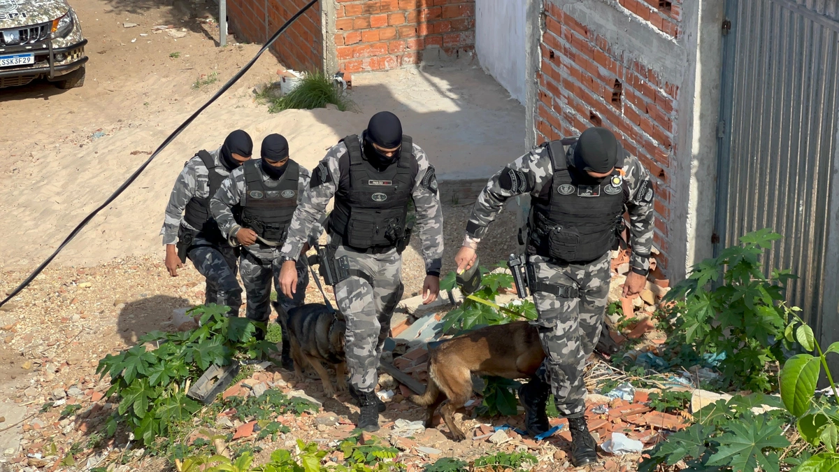 Foragido por homicídio é preso e drogas são apreendidas na zona Sul de Teresina