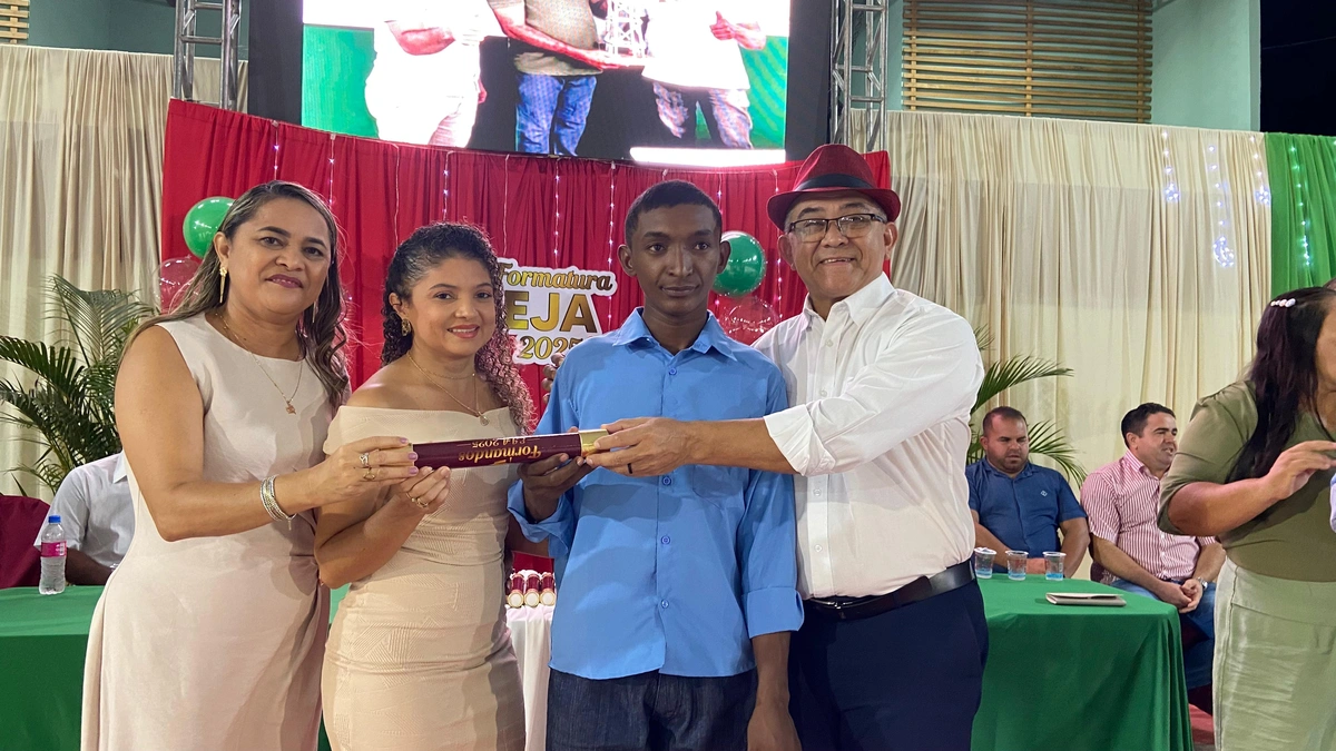Formatura do EJA representa histórias de superação, persistência e coragem em São João do Arraial