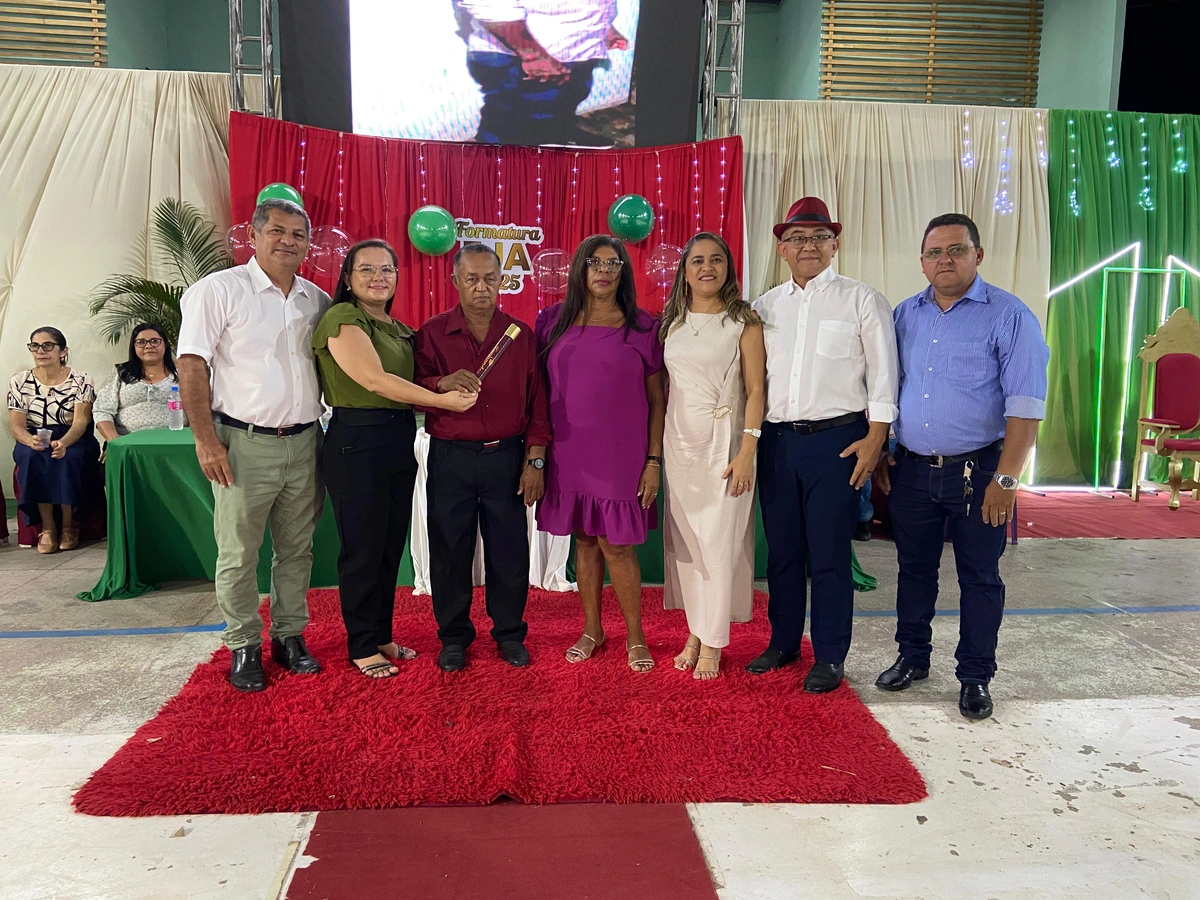 Formatura do EJA representa histórias de superação, persistência e coragem em São João do Arraial