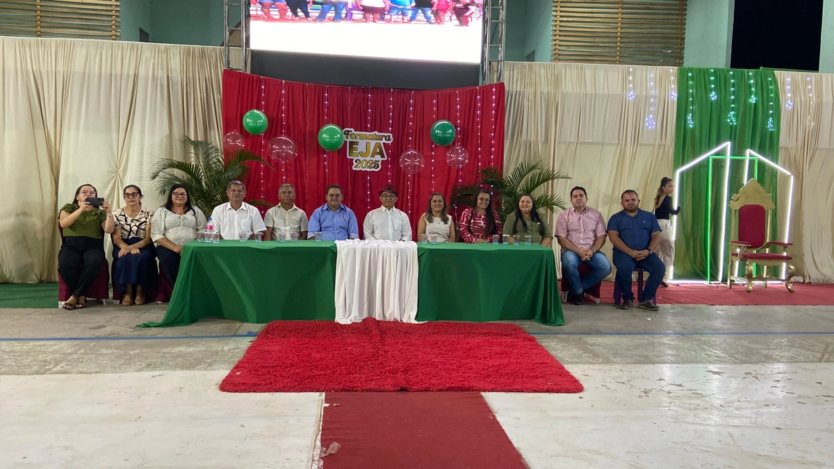 Formatura do EJA representa histórias de superação, persistência e coragem em São João do Arraial