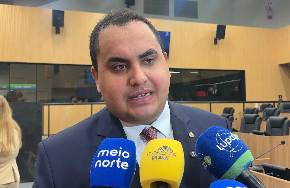 Georgiano Neto entrega Título de Cidadania Piauiense ao empresário Jânyo Diniz