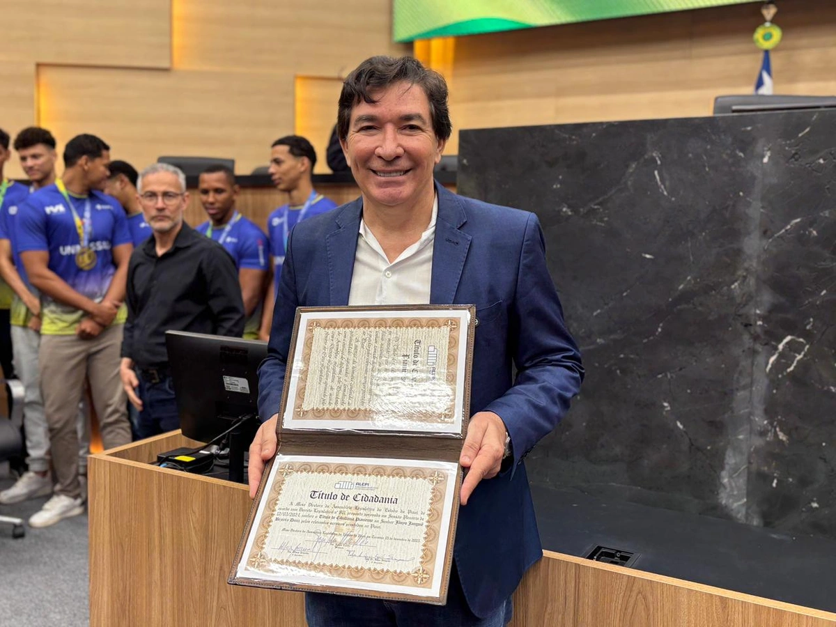 Georgiano Neto entrega Título de Cidadania Piauiense ao empresário Jânyo Diniz