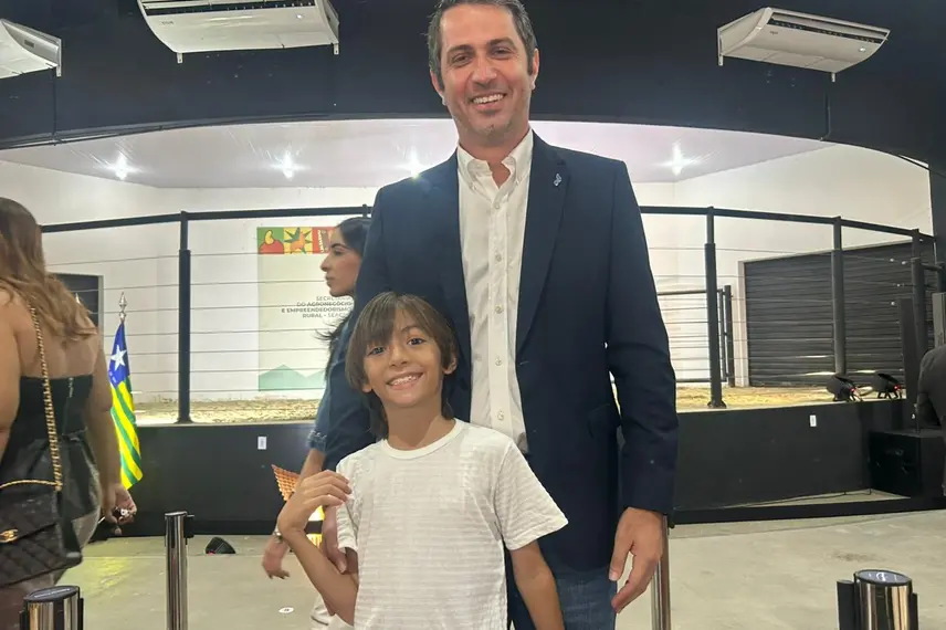 Governador homenageia personalidades do agronegócio no segundo dia de Expoapi