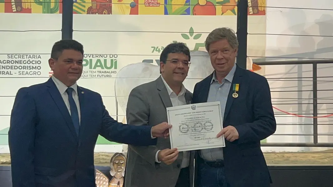 Governador homenageia personalidades do agronegócio no segundo dia de Expoapi