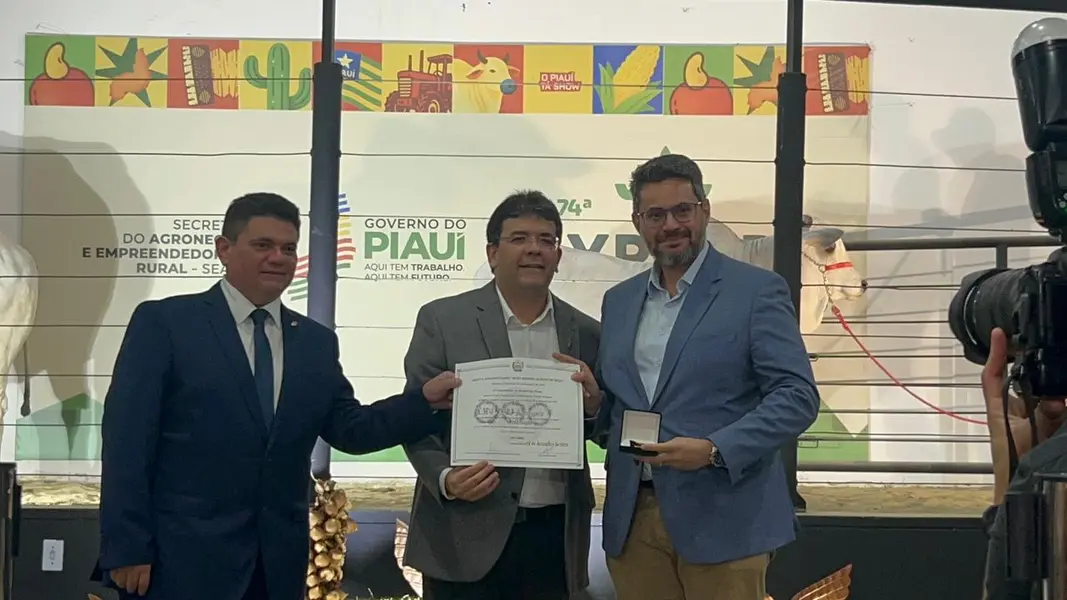 Governador homenageia personalidades do agronegócio no segundo dia de Expoapi