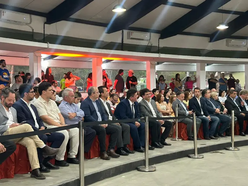 Governador homenageia personalidades do agronegócio no segundo dia de Expoapi