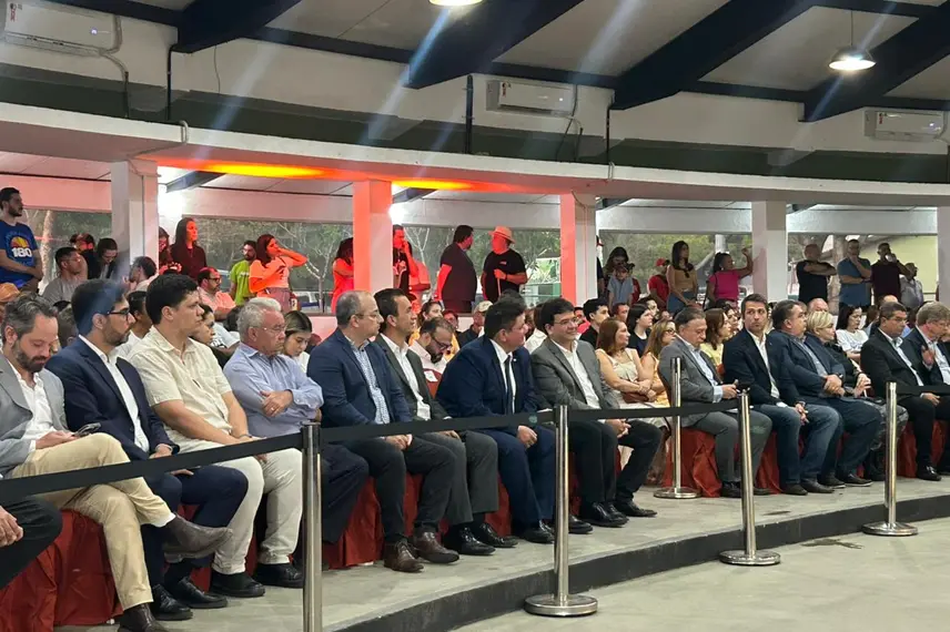 Governador homenageia personalidades do agronegócio no segundo dia de Expoapi