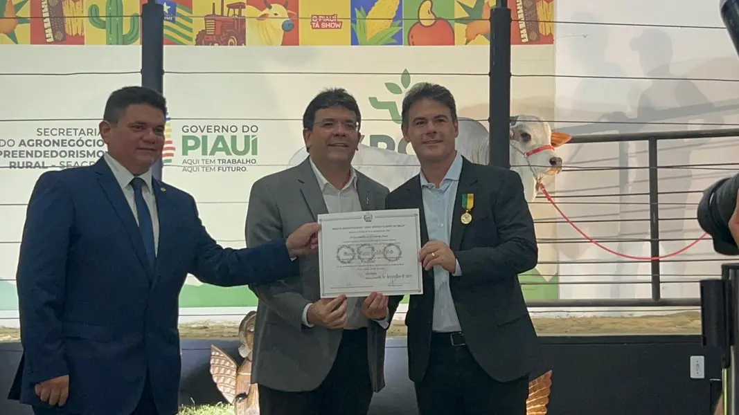 Governador homenageia personalidades do agronegócio no segundo dia de Expoapi