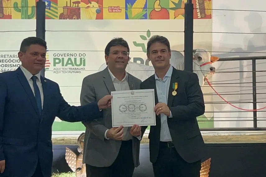 Governador homenageia personalidades do agronegócio no segundo dia de Expoapi