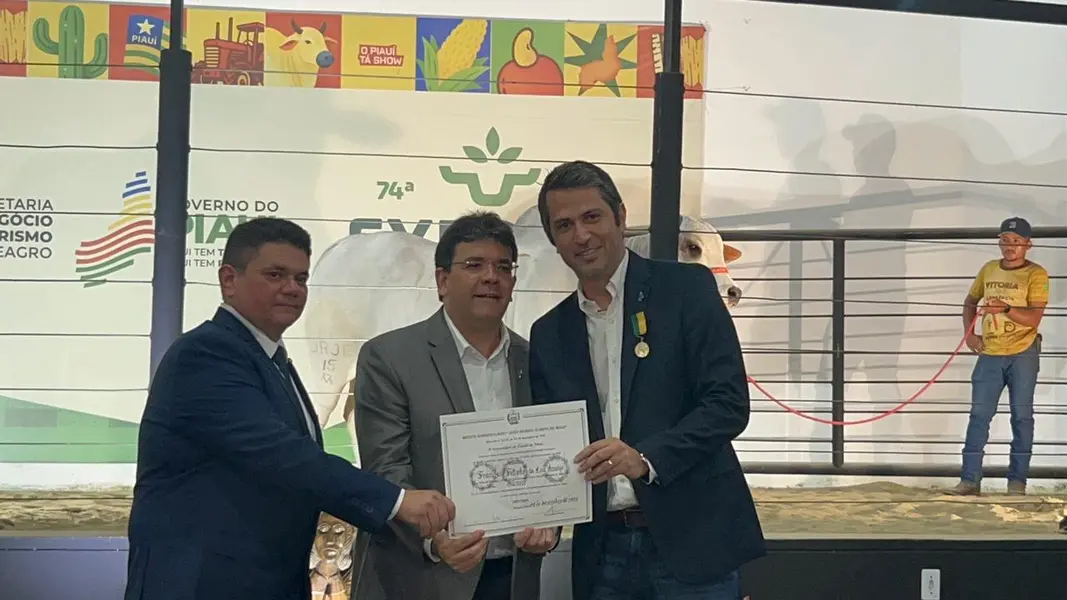 Governador homenageia personalidades do agronegócio no segundo dia de Expoapi