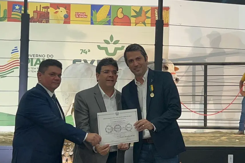 Governador homenageia personalidades do agronegócio no segundo dia de Expoapi