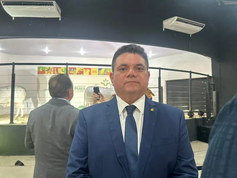 Governador homenageia personalidades do agronegócio no segundo dia de Expoapi