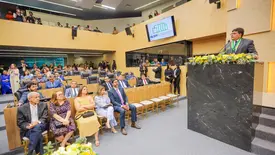 Governador Rafael Fonteles na tribuna da Alepi (Foto: Secom)