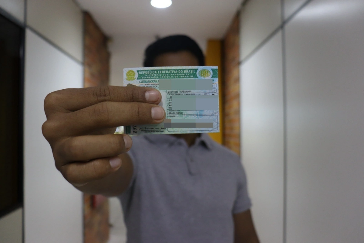 Governo entrega CNH gratuita a estudantes nesta segunda (29)