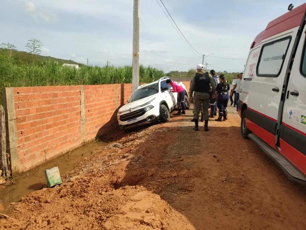 Idoso de 72 anos é encontrado morto dentro de carro em Picos