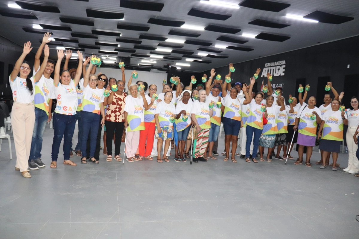 Idosos do SCFV participam de oficina natalina em São Raimundo Nonato