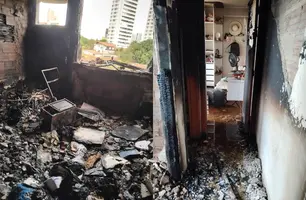 Incêndio destrói quarto de apartamento na zona Leste de Teresina (Foto: Divulgação)