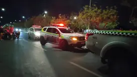 Jovens são presos após realizar manobras perigosas e fugir da polícia em Parnaíba (Foto: Reprodução)