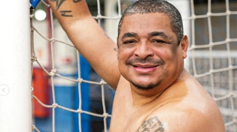 Justiça concede auxílio-acidente a Vampeta após disputa com o INSS