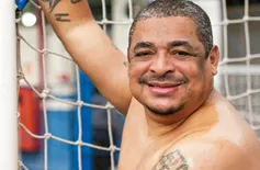 Justiça concede auxílio-acidente a Vampeta após disputa com o INSS