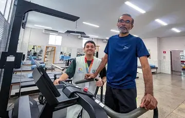 Mauro Oliveira, de 56 anos, faz tratamento de Parkinson